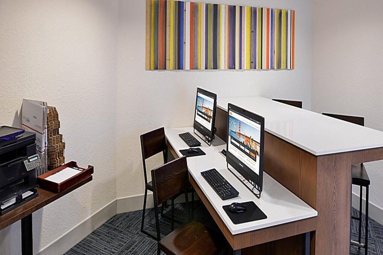 Holiday Inn Express Hotel & Suites Arcata/Eureka-Airport Area By Ihg McKinleyville Esterno foto