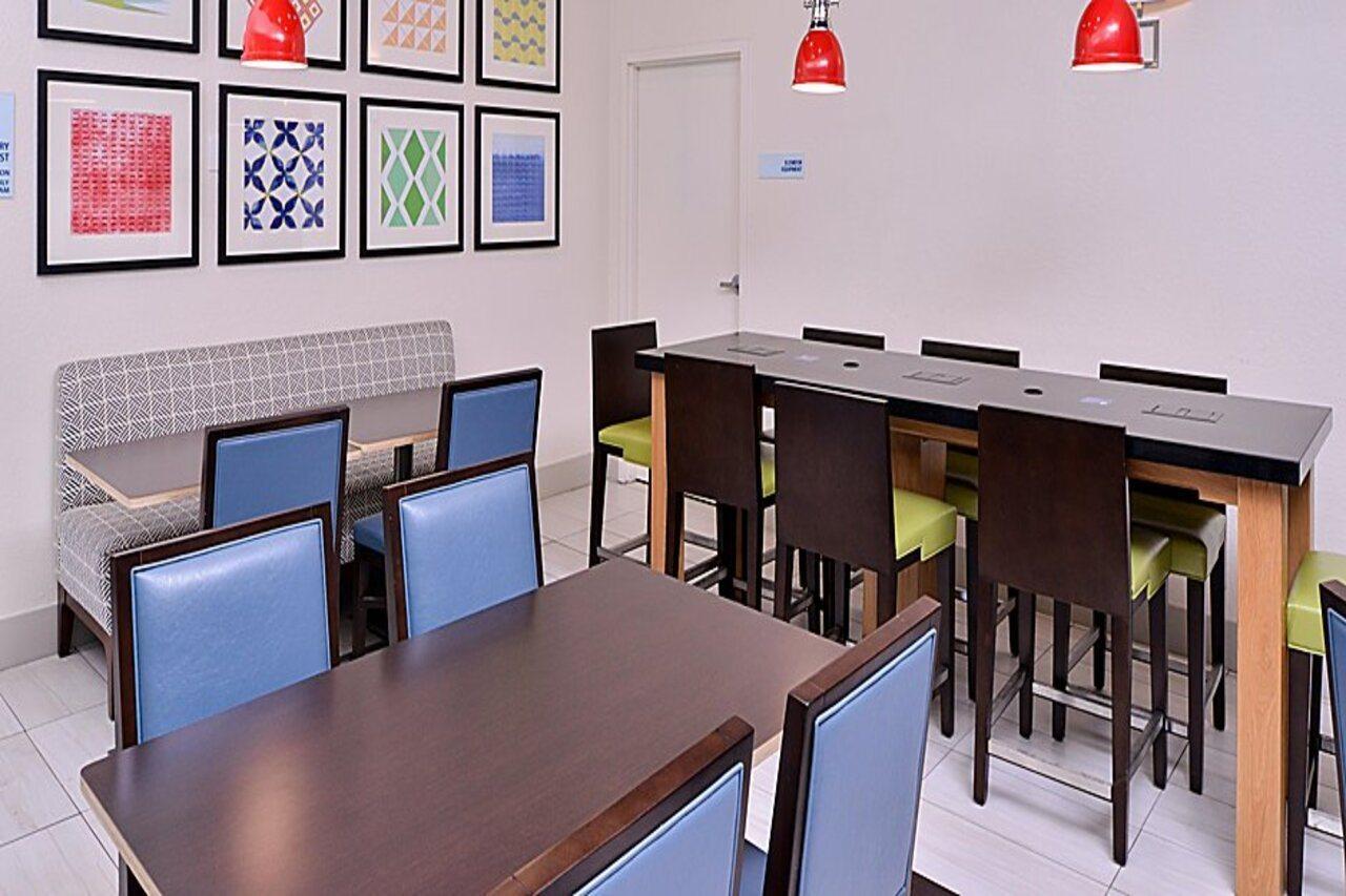 Holiday Inn Express Hotel & Suites Arcata/Eureka-Airport Area By Ihg McKinleyville Esterno foto