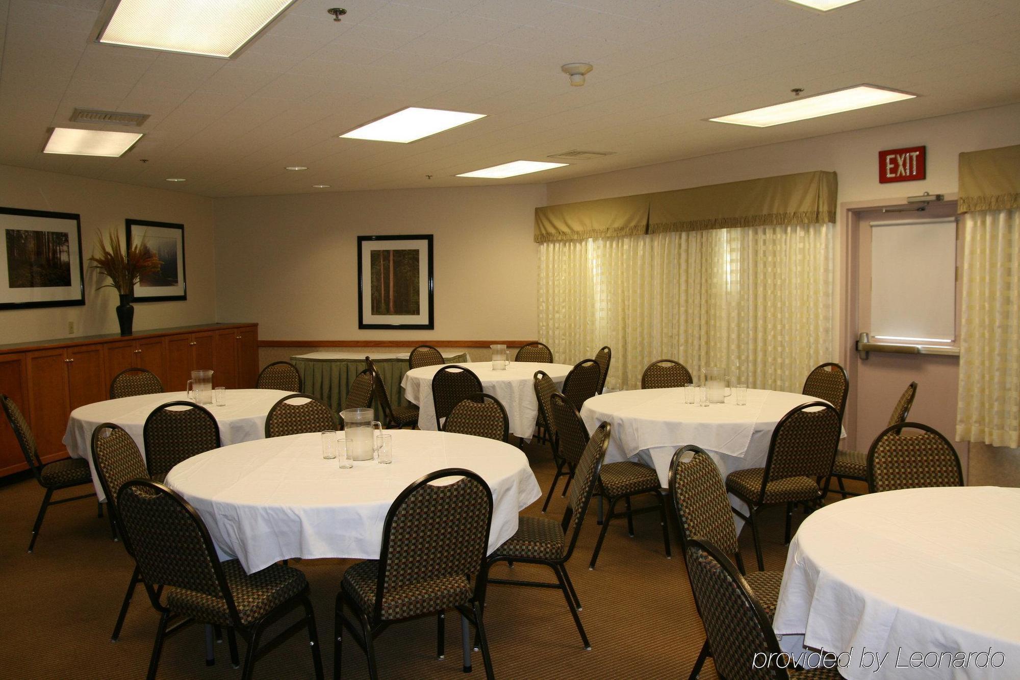 Holiday Inn Express Hotel & Suites Arcata/Eureka-Airport Area By Ihg McKinleyville Servizi foto